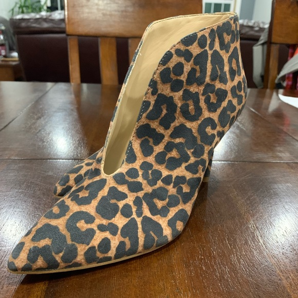 Animal print high heals, women’s size 7.5. Like new condition. Very sexy fit. - Picture 6 of 6